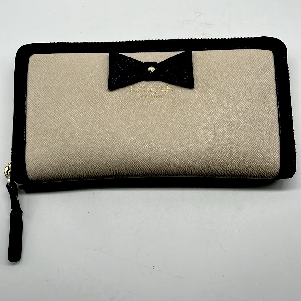 Kate Spade Hazel Court Lacey Black and Cream Bow Wallet gold Accent & logo